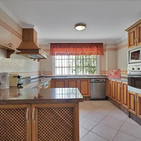 En El Centro De San Pedro Con Parking - Del Valle 72 1 * Marbella