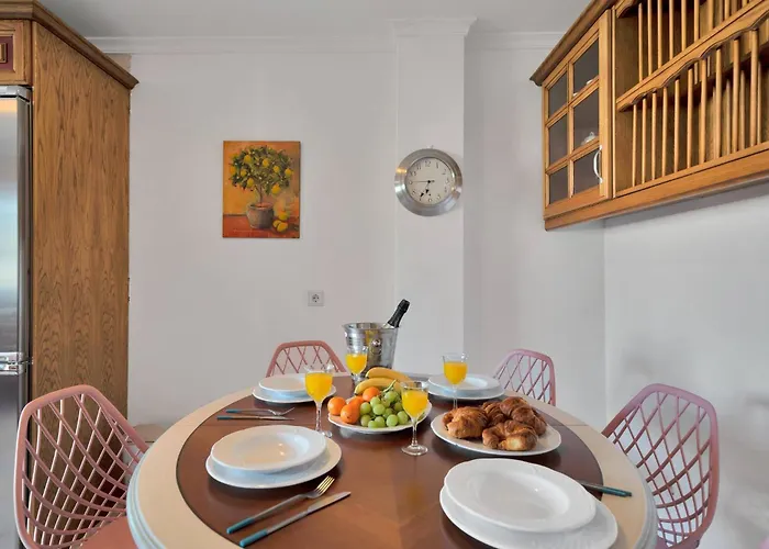 En El Centro De San Pedro Con Parking - Del Valle 72 1 * 마르베야