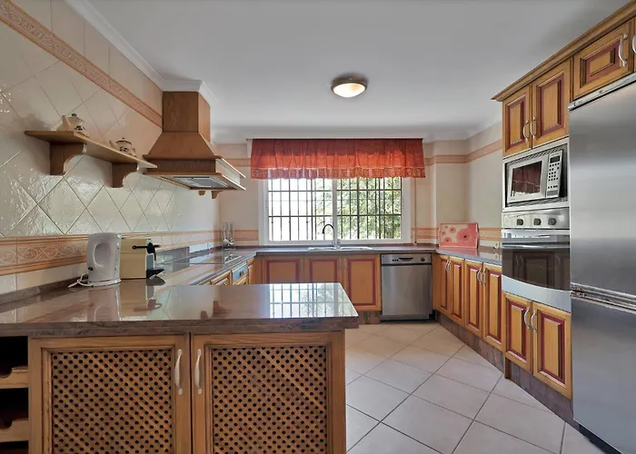 En El Centro De San Pedro Con Parking - Del Valle 72 1 * 마르베야