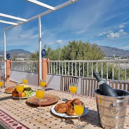 En El Centro De San Pedro Con Parking - Del Valle 72 1 马尔韦利亚